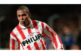 これが「10代の怪物」時代のロナウド…衝撃無回転ミドルがこれ 画像