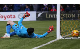 Twitterのアンケートで去就決定！？「37歳の控えGK、契約or退団。決めるのはあなた」 画像