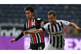 鎌田大地、ブンデス初ゴール！「根性見せた価値ある一撃」がこれ(動画あり) 画像