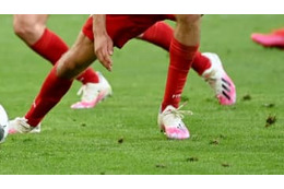 久保建英も着用開始！adidasの新スパイク「ユニフォリアパック」がピッチに登場 画像