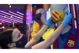 バルセロナ「クールな公式マスクで練習入り」の選手がこれ 画像