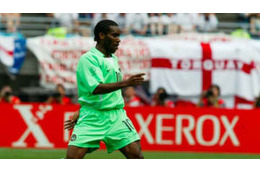 クロップも仰天！天才オコチャ、カーンをズタズタにした「伝説の変態ドリブル」がこれ 画像