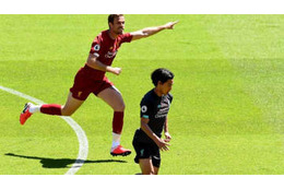 南野らリヴァプール選手たちが見せた「黒人支援の輪」がこちら 画像