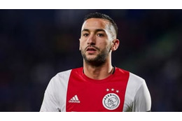 チェルシー加入のジヤシュ、少年にユニ渡してピース！満面の笑みがかわいい 画像