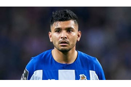 “コロナ”が大爆発！伝説級「強烈ドロップボレー」がこれだ 画像