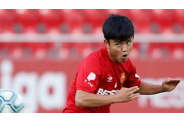 久保建英、2タッチ限定リフティングで対決するとこうなる 画像