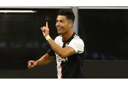 ロナウド、鬼腹筋と3億円高給級車ブガッティをSNSで自慢 画像