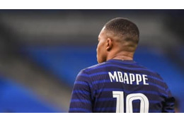 エムバペ、髪を触られるとこんな顔になる 画像