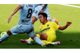 久保建英、人生初の退場…「問題のスライディングシーン」がこれ 画像