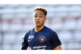 リヴァプール戦で話題！「新しすぎるユニの着方」をした選手がいた 画像