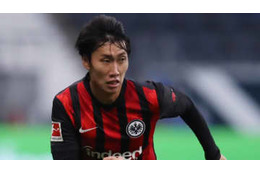 フランクフルト鎌田、味方も唸った「股抜きクロス」でアシスト！(動画あり) 画像