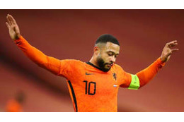 デパイ、主審をずっこけさせる　パスで 画像