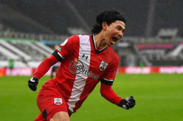 南野拓実、デビュー戦で“超”ゴール！「鬼シュート」ぶち込む 画像