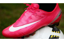 「昔のスパイク売ります」で選手に人気の企業、社長は17歳だった 画像