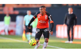 こりゃすげぇ！“落差”がおかしい「鬼曲がり超ナックルFK」がこれ 画像