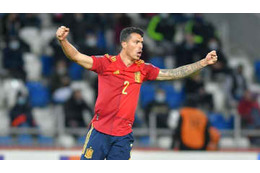 スペイン代表デビュー、21歳DFがピッチで涙を流す 画像