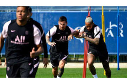 メッシが決める！エムバペが跨ぐ！PSGの練習が金取れるレベル 画像