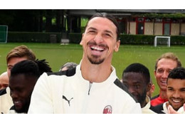 イブラ40歳！スゲぇ誕生日ケーキに驚く。ついでにフェラーリを買う 画像