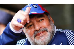 マラドーナの「警察サイレン付きBMW」が競売に…借金返済のため 画像