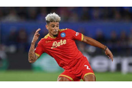 ナポリDF、ホームレスにピザを配る 画像