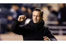 MLS優勝監督、喜びのあまり「パンツ一丁で腕立て伏せ」 画像