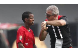 W杯で日本戦も裁いた主審が珍ジャッジ。85分に試合終了→再開→89分で終了→再開→選手来ず 画像