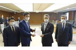 馬毛島、市長「基地反対」軟化 画像