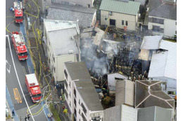 住宅火災、男女3人死亡 画像