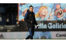 ベイル、レアルのベンチ入りに“遅刻”…試合中に歩く 画像