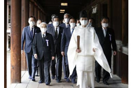 超党派で靖国神社に一斉参拝 画像