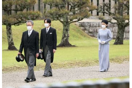 秋篠宮ご夫妻、神武天皇陵を参拝 画像