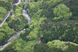 衣類と人骨らしきもの発見、山梨 画像
