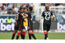 鎌田大地じゃなくて、母ちゃんのおかげ！フランクフルトFWの「無回転ドライブ」がえぐい 画像