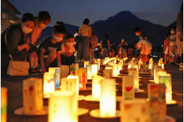 発生時刻に遺族ら黙とう 画像