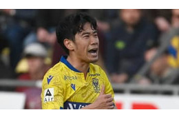 香川真司、因縁DFの顔を触ってイエローカード！一体なにがあった 画像