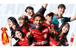 名古屋グランパス、30周年記念ユニフォームを発表！胸に「特別エンブレム」装着 画像