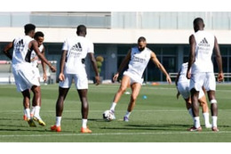 レアルの「フリーキック練習の壁」がすごい！無駄にセクシーだった 画像