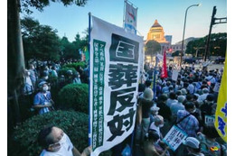 国会前で安倍元首相国葬に抗議 画像