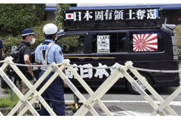 開催反対派、飛び交う怒号 画像