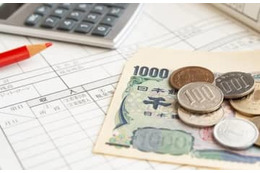 65歳で会社を退職して年金を月12万円もらいながら、年収150万円ほどのアルバイトをしたら、年金は減らされる？ 画像