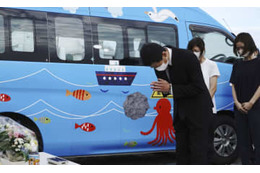 置き去り女児の指に擦り傷 画像