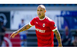 ベンチで禁じられた喫煙発覚…ナインゴラン、アントワープが無期限追放処分 画像