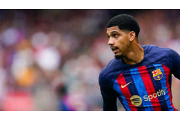 バルセロナ選手、女性ファンの足を車で轢いてしまう…女性は絶叫 画像