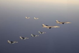 米軍爆撃機も参加し日米共同訓練 画像