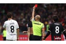 超セクシーゴールのミランFWジルー、まさかの退場を説明 「忘れてた」 画像