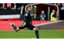 レアルMFバルベルデ、なんとマンションにシュートを打ち込む！仰天の超“場外”弾シーン 画像