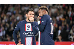 ロナウドとは大違い！？ネイマールとメッシ、PSGでやった「早退願いシーン」 画像