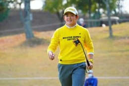 岩井明愛が自己ベスト「64」で単独首位発進　史上初の姉妹同一年シードへ逃げ切り体勢 画像