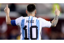 メッシvsメッシのバトル実現！？アディダスのCMでメッシ5人が“共演” 画像