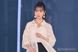 堀未央奈、シースルーシャツから素肌チラリ 涼しげコーデが可愛い＜TGC 2023 S／S＞ 画像